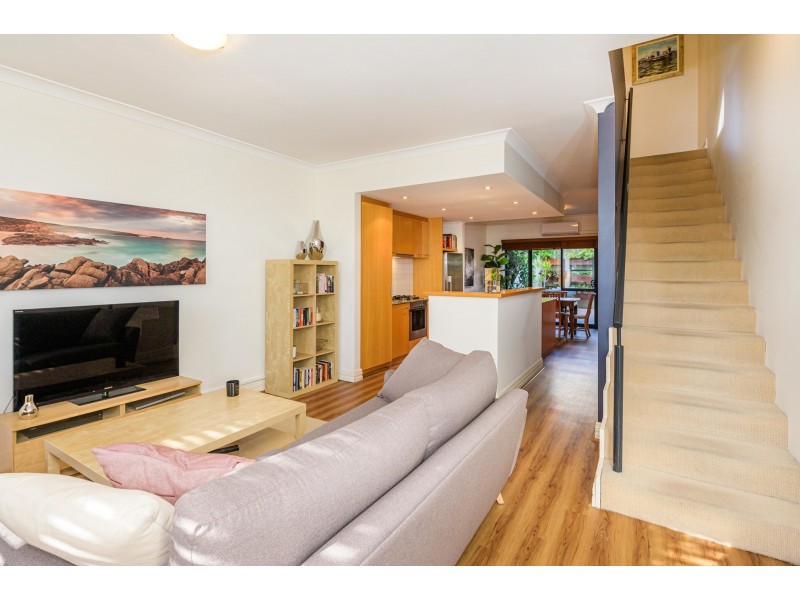 17/2 Quintilian Road, Mount Claremont WA 6010