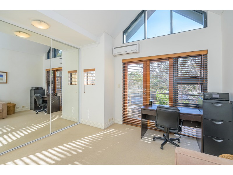 17/2 Quintilian Road, Mount Claremont WA 6010