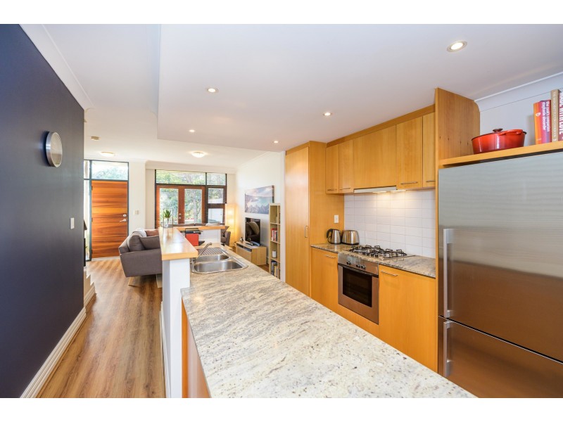 17/2 Quintilian Road, Mount Claremont WA 6010