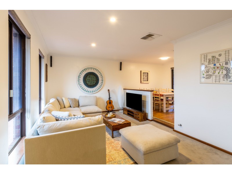 8 Diemen Court, Heathridge WA 6027