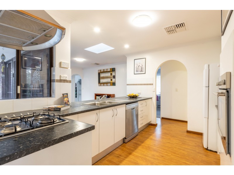 8 Diemen Court, Heathridge WA 6027