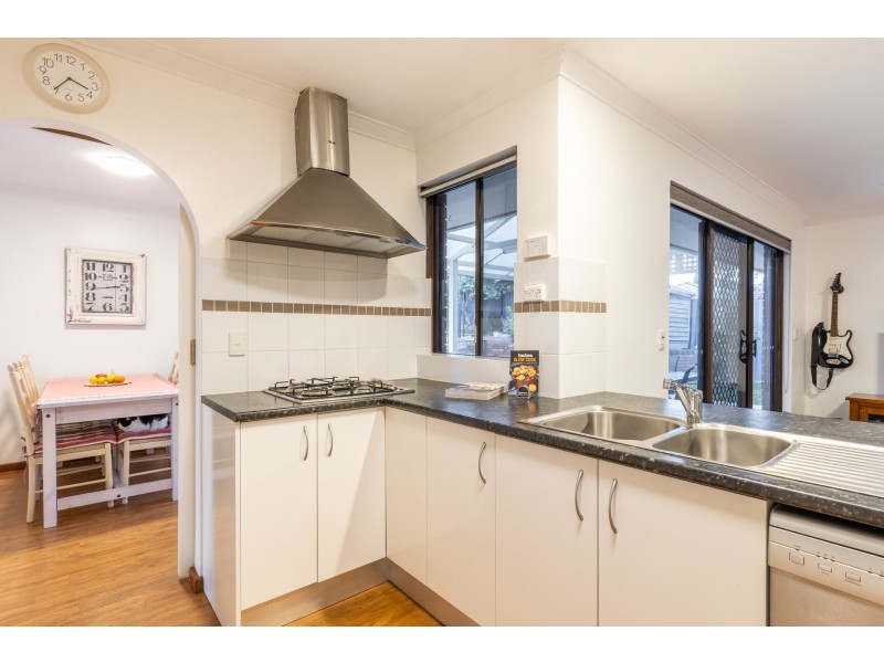 8 Diemen Court, Heathridge WA 6027