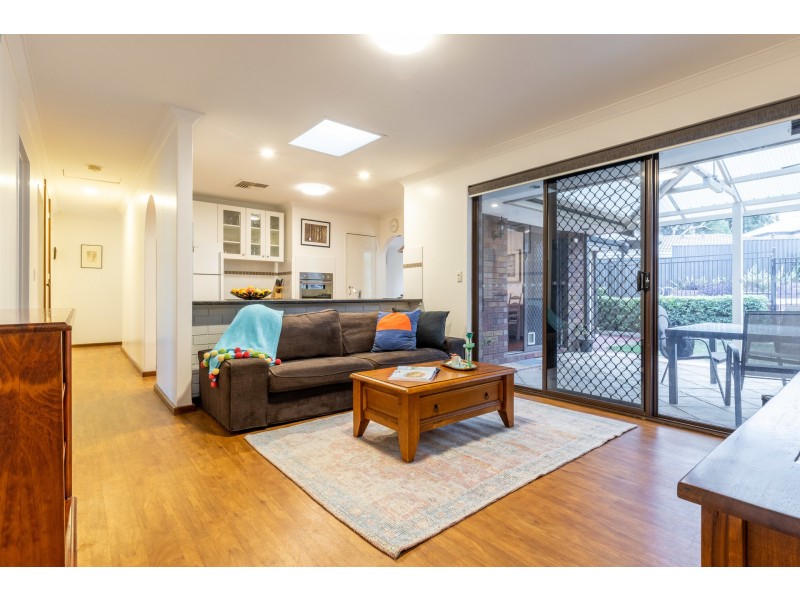 8 Diemen Court, Heathridge WA 6027