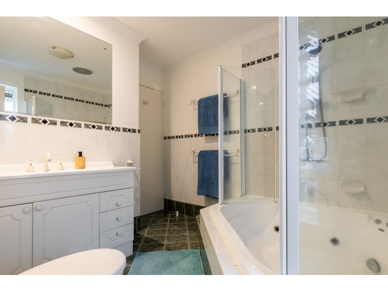 8 Diemen Court, Heathridge WA 6027