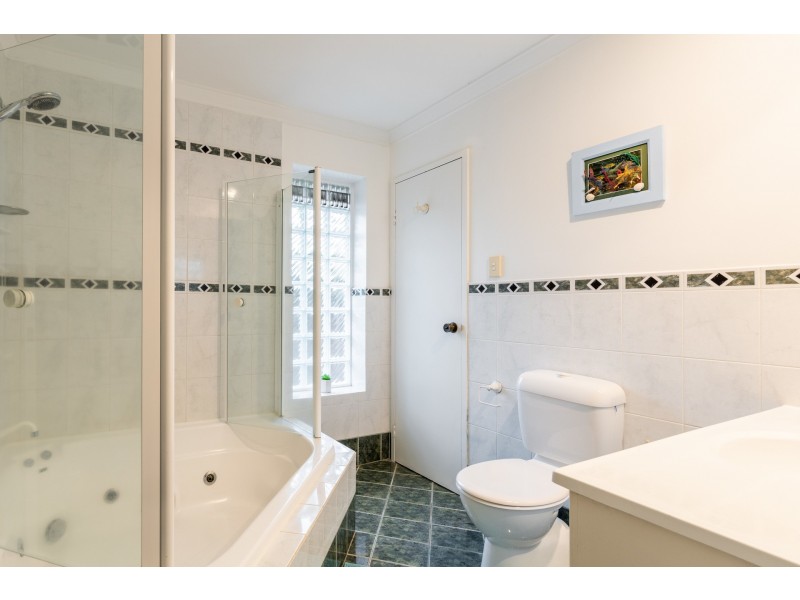 8 Diemen Court, Heathridge WA 6027