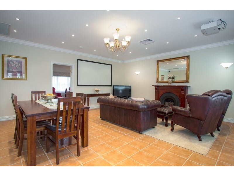 1/77 Leslie Road, Gisborne VIC 3437