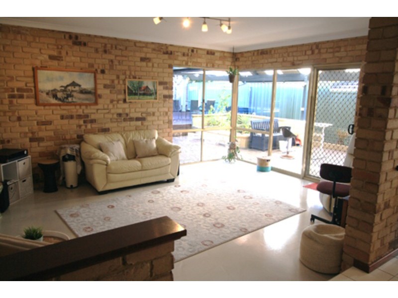 20 Cambrian Mall, Alexander Heights WA 6064