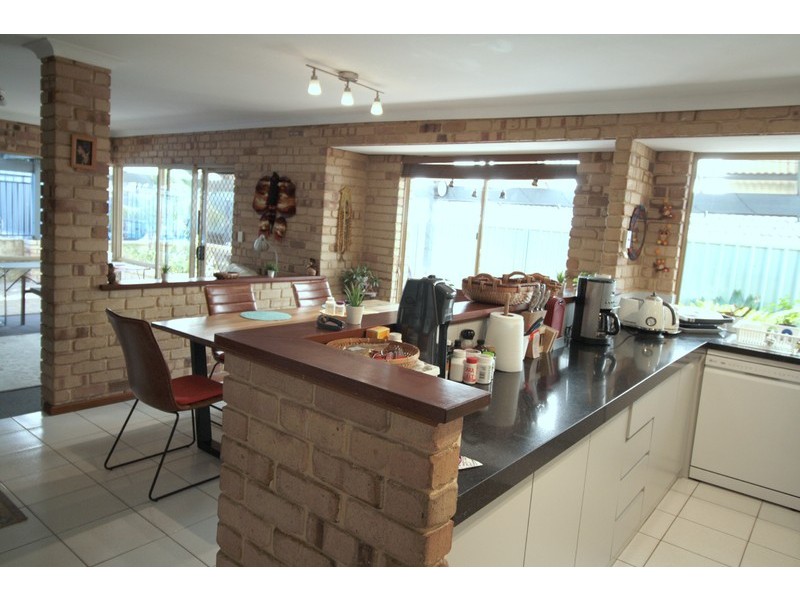 20 Cambrian Mall, Alexander Heights WA 6064