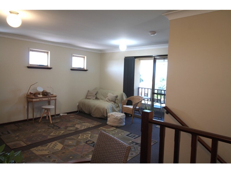 20 Cambrian Mall, Alexander Heights WA 6064