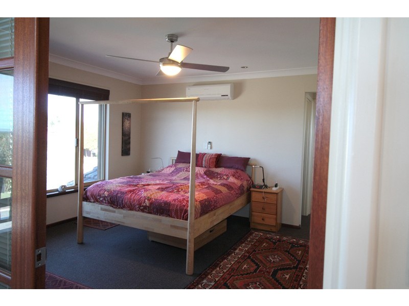 20 Cambrian Mall, Alexander Heights WA 6064