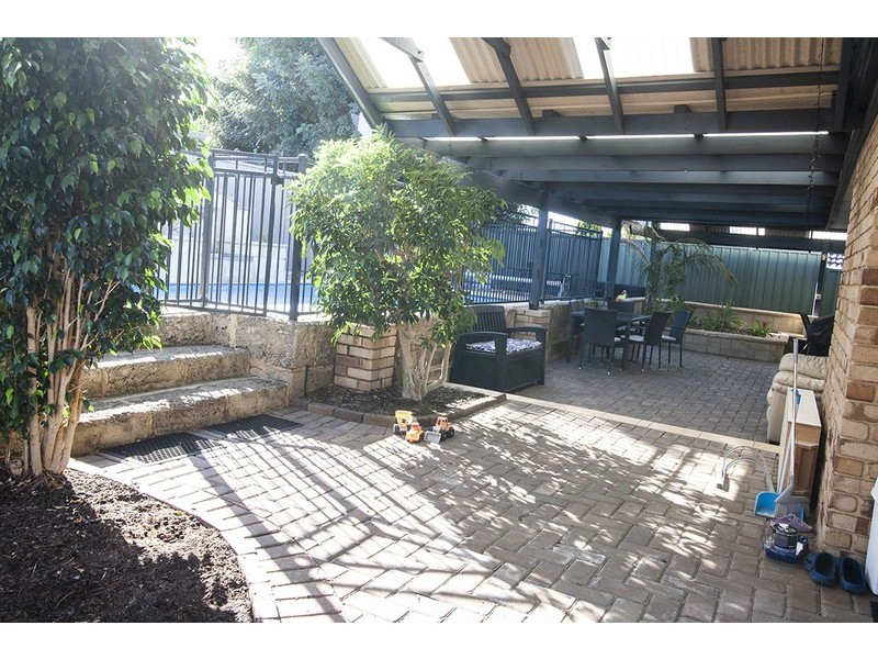 20 Cambrian Mall, Alexander Heights WA 6064