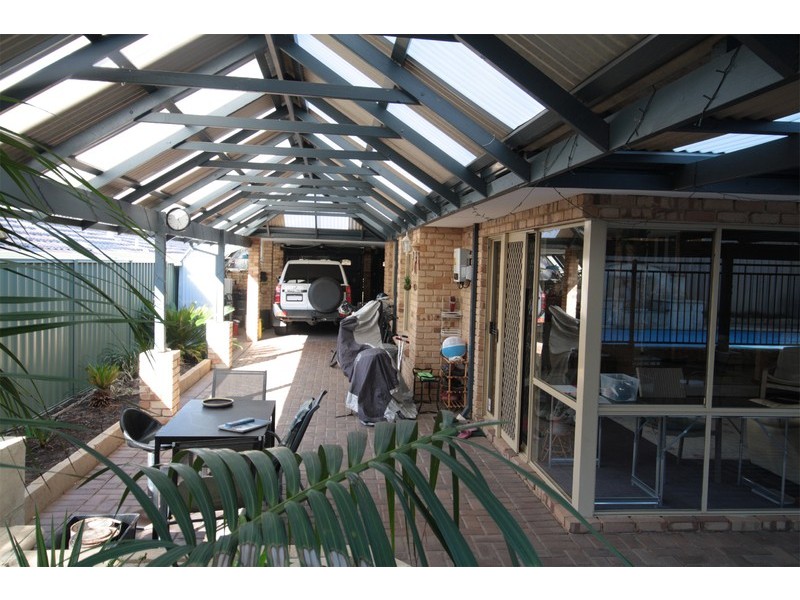 20 Cambrian Mall, Alexander Heights WA 6064