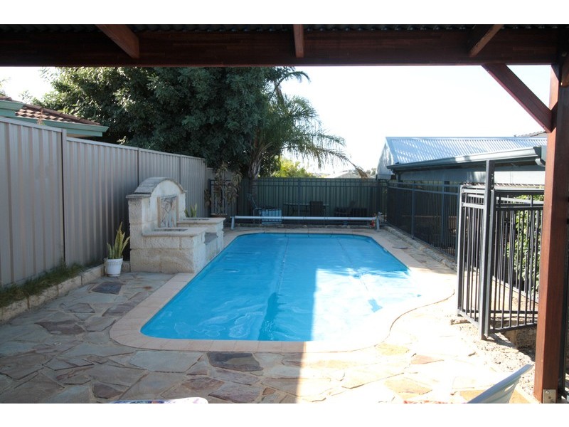 20 Cambrian Mall, Alexander Heights WA 6064