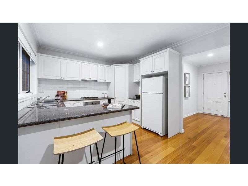 2/27 Jordan Grove, Glen Waverley VIC 3150