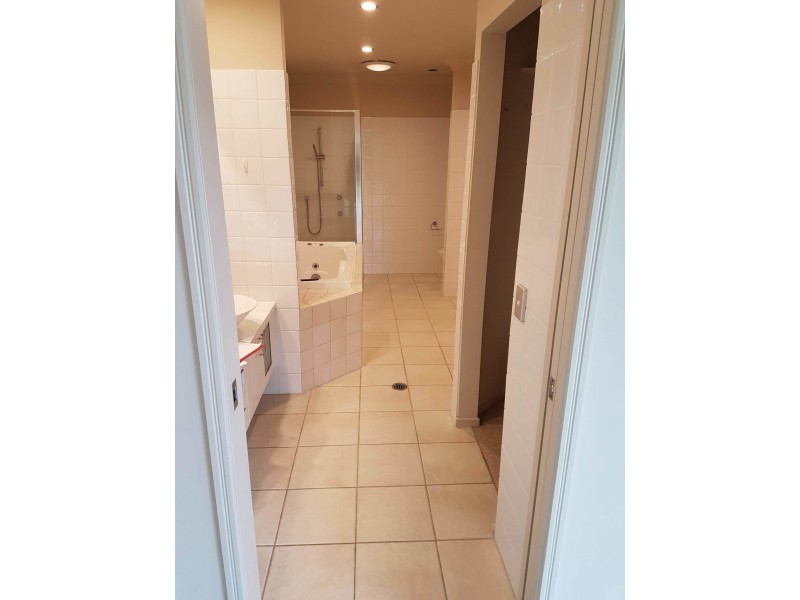 2106/1 The Vistas Drive, Carrara QLD 4211