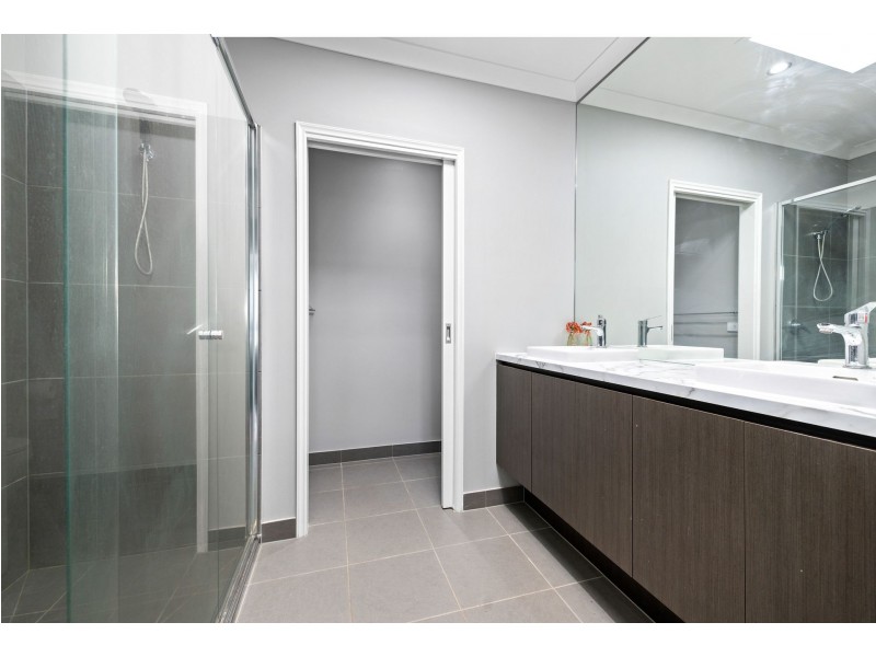 39 BURSA DR, Wyndham Vale VIC 3024