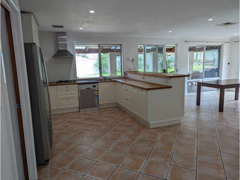 12 Nolin Court, Success WA 6164