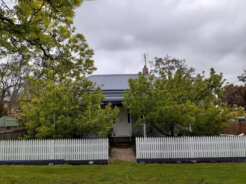 8 Bull  Street, Castlemaine VIC 3450