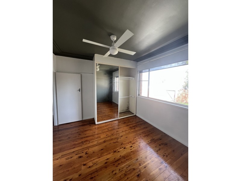2/8 Bradbury Avenue, Campbelltown NSW 2560