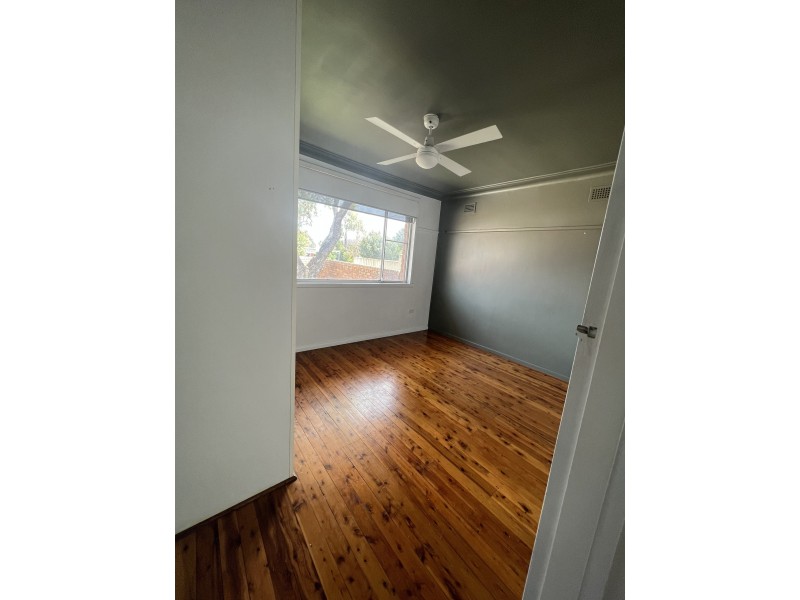 2/8 Bradbury Avenue, Campbelltown NSW 2560