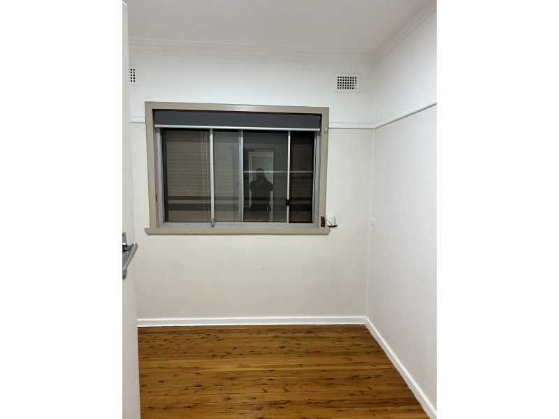 2/8 Bradbury Avenue, Campbelltown NSW 2560