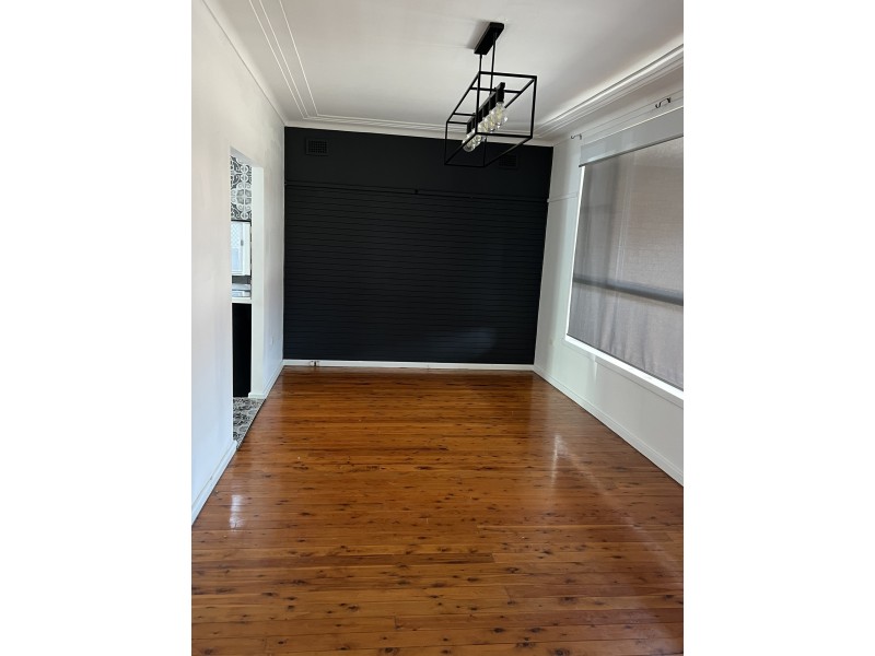 2/8 Bradbury Avenue, Campbelltown NSW 2560