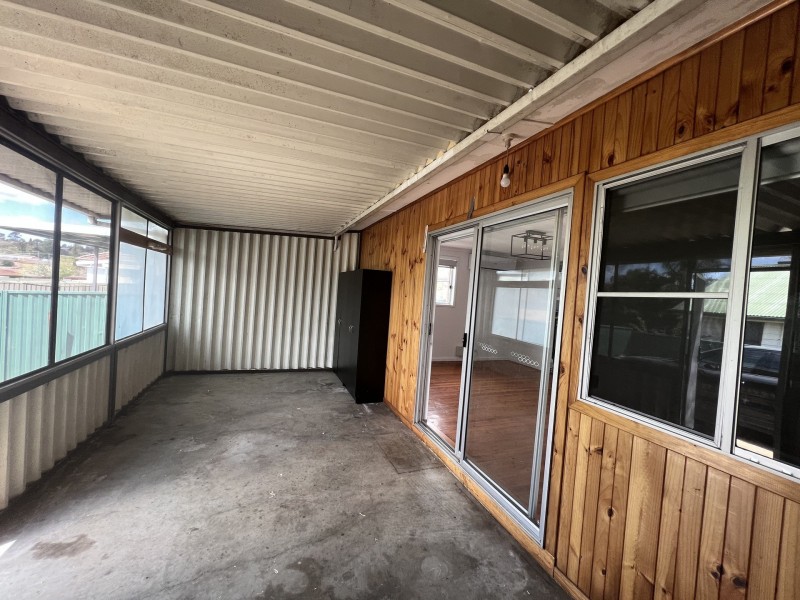 2/8 Bradbury Avenue, Campbelltown NSW 2560