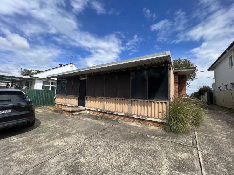 2/8 Bradbury Avenue, Campbelltown NSW 2560