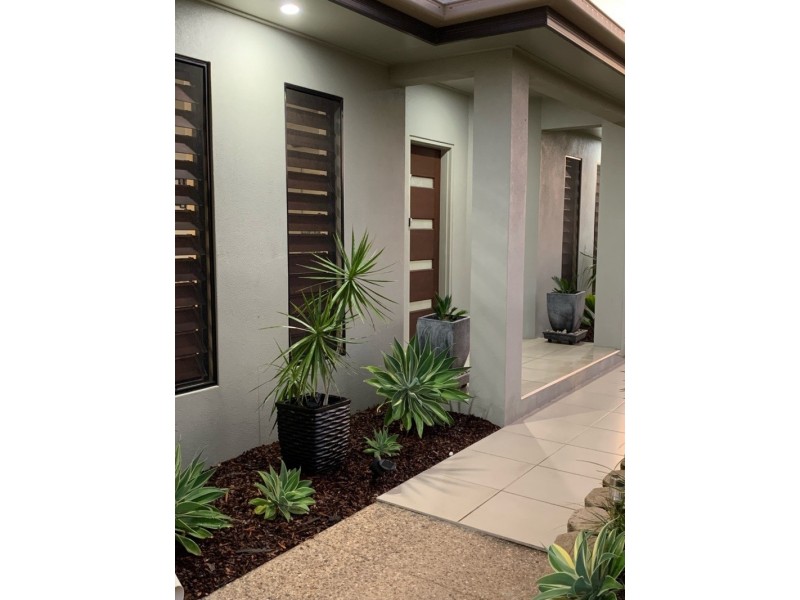 16 Mariala Court, Bushland Beach QLD 4818