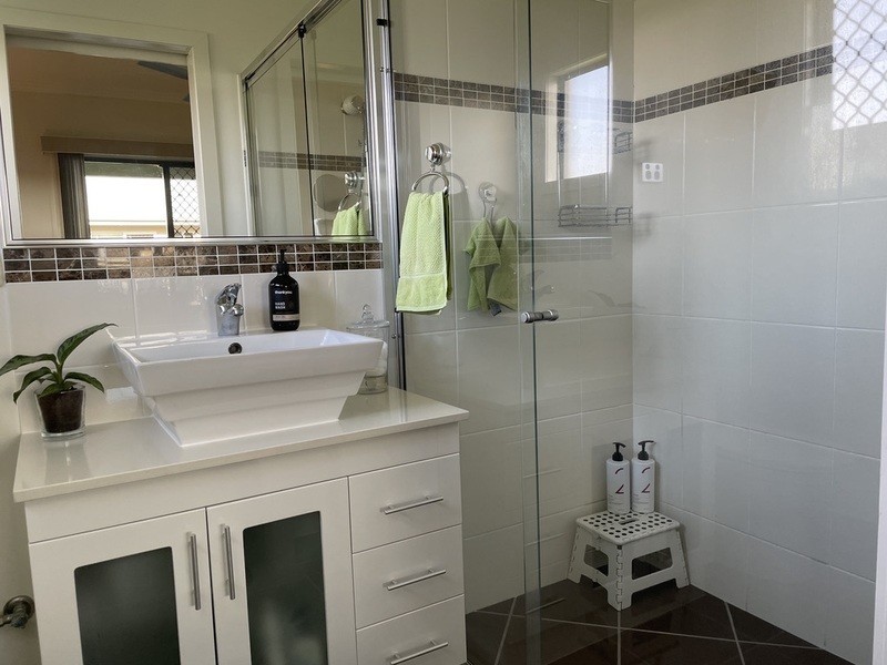 16 Mariala Court, Bushland Beach QLD 4818