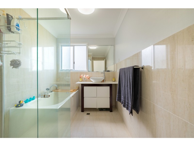 171 Simpsons Road, Elanora QLD 4221