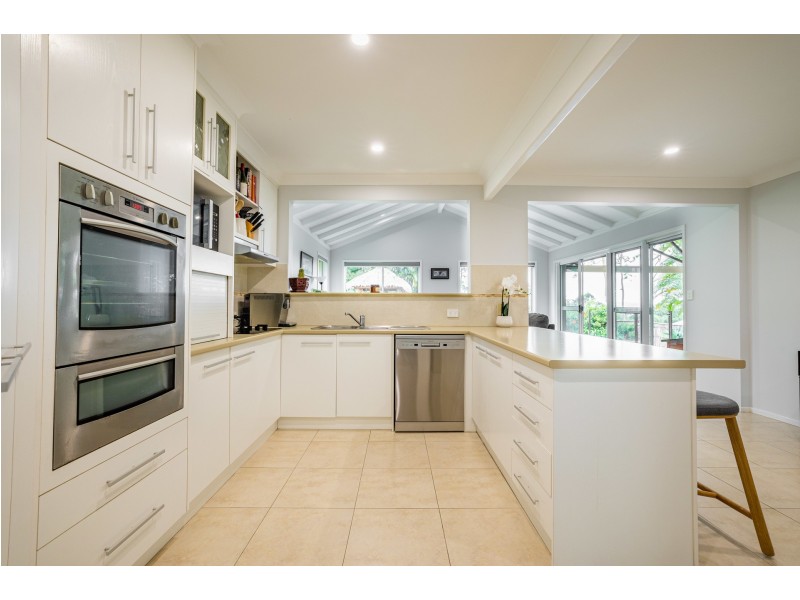 171 Simpsons Road, Elanora QLD 4221