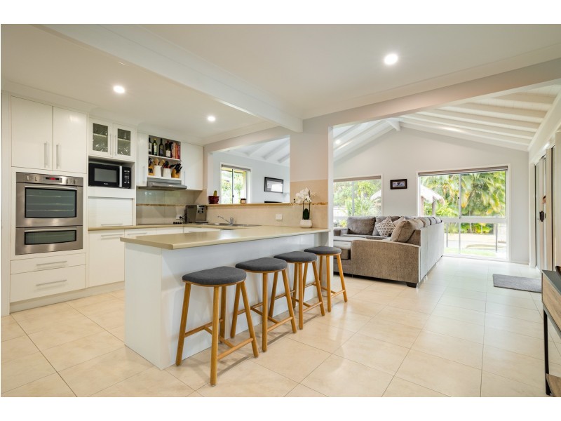 171 Simpsons Road, Elanora QLD 4221