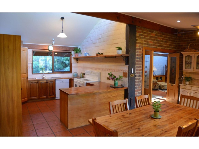 10 Fords Road, Gruyere VIC 3770