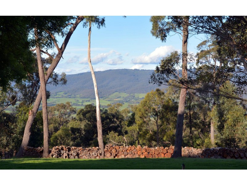 10 Fords Road, Gruyere VIC 3770