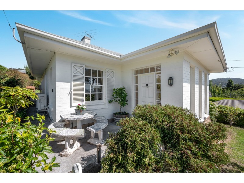 3 ILFRACOMBE CRESCENT, Sandy Bay TAS 7005