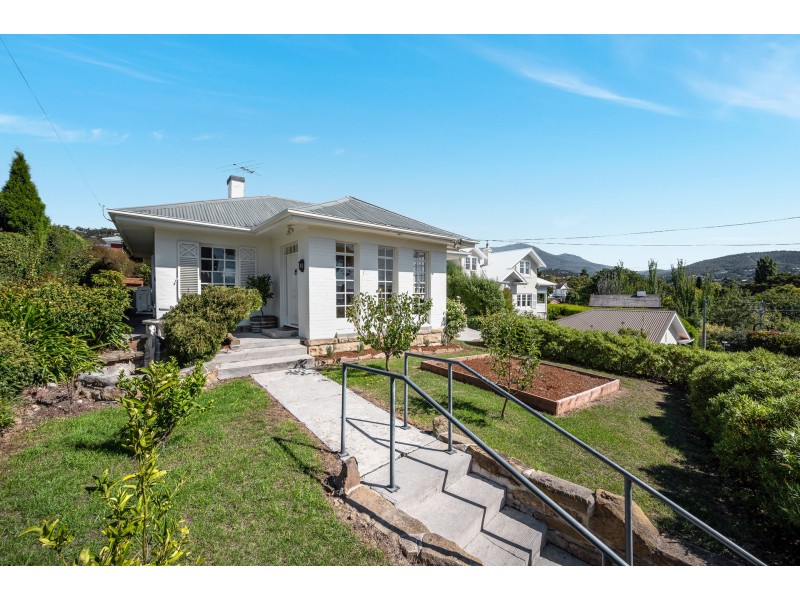 3 ILFRACOMBE CRESCENT, Sandy Bay TAS 7005