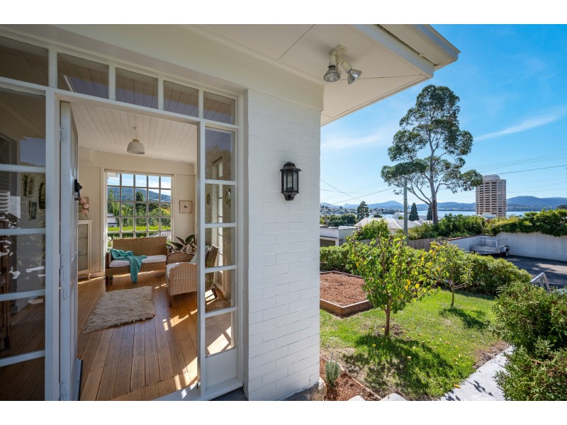 3 ILFRACOMBE CRESCENT, Sandy Bay TAS 7005