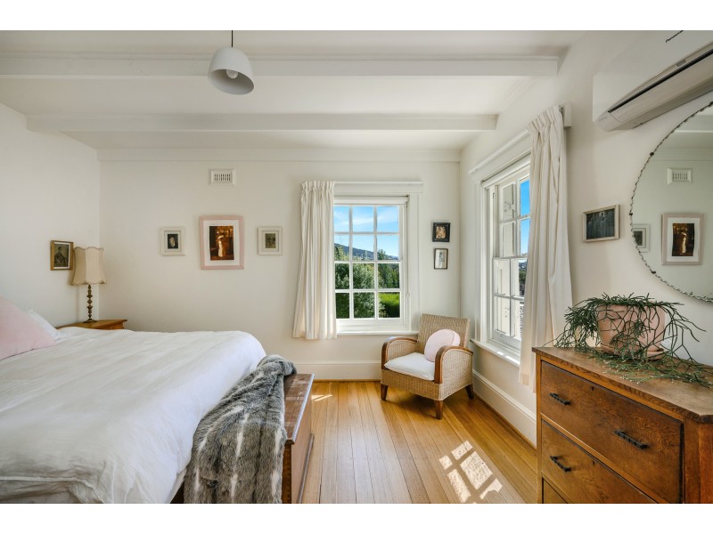 3 ILFRACOMBE CRESCENT, Sandy Bay TAS 7005