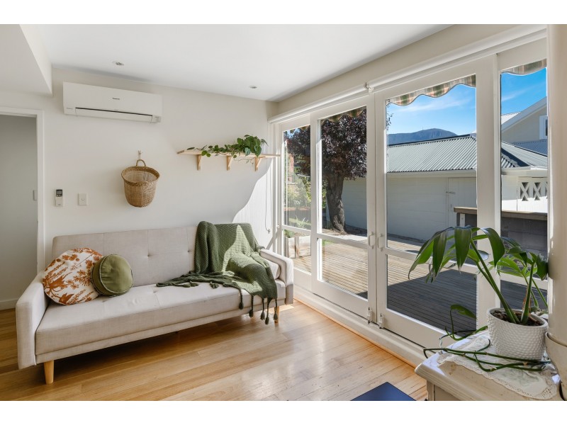 3 ILFRACOMBE CRESCENT, Sandy Bay TAS 7005
