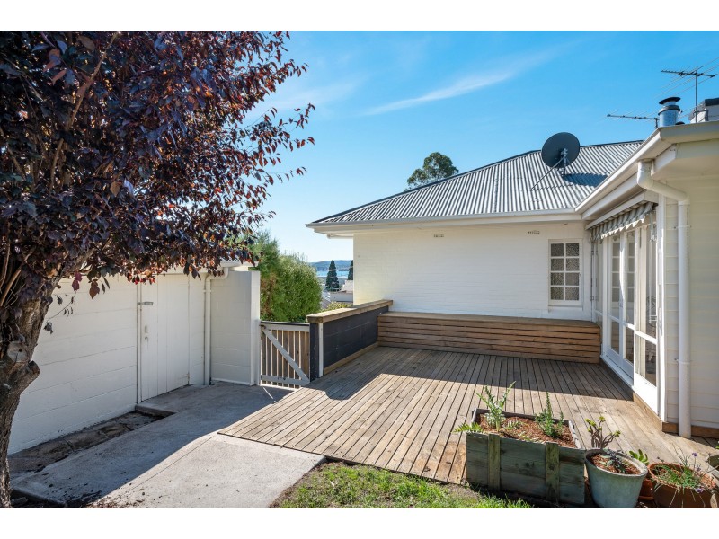 3 ILFRACOMBE CRESCENT, Sandy Bay TAS 7005