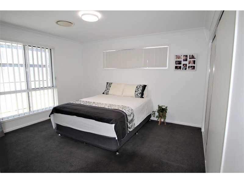 53 Briffney street, Kirkwood QLD 4680