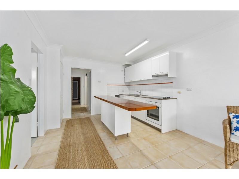 10/1976 Gold Coast Highway, Miami QLD 4220