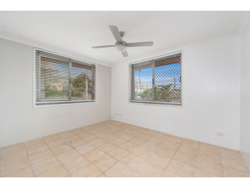 10/1976 Gold Coast Highway, Miami QLD 4220