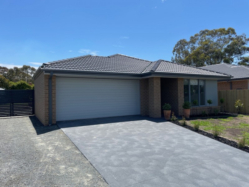 5 White Court, Eagle Point VIC 3878