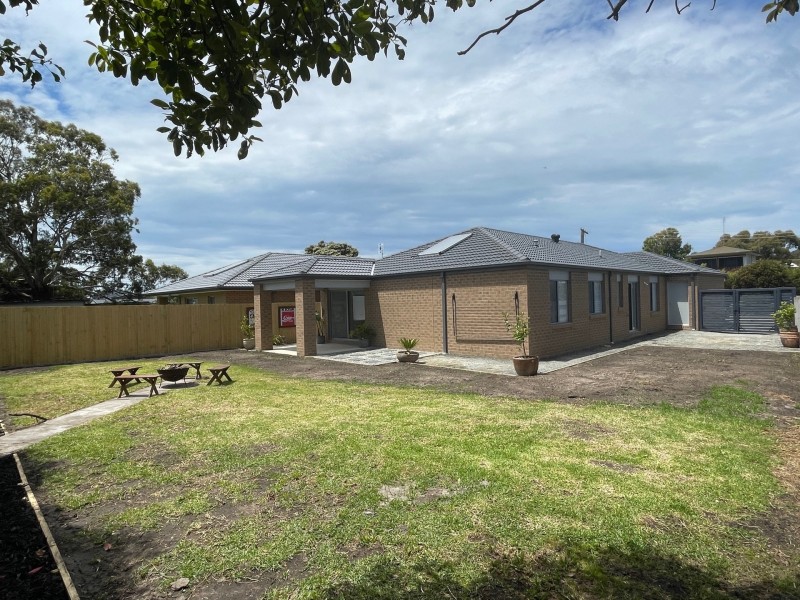 5 White Court, Eagle Point VIC 3878