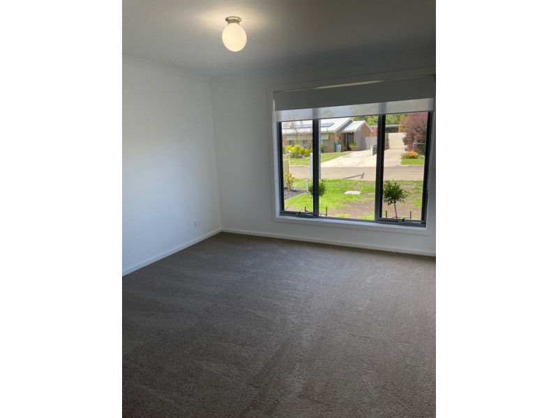 5 White Court, Eagle Point VIC 3878