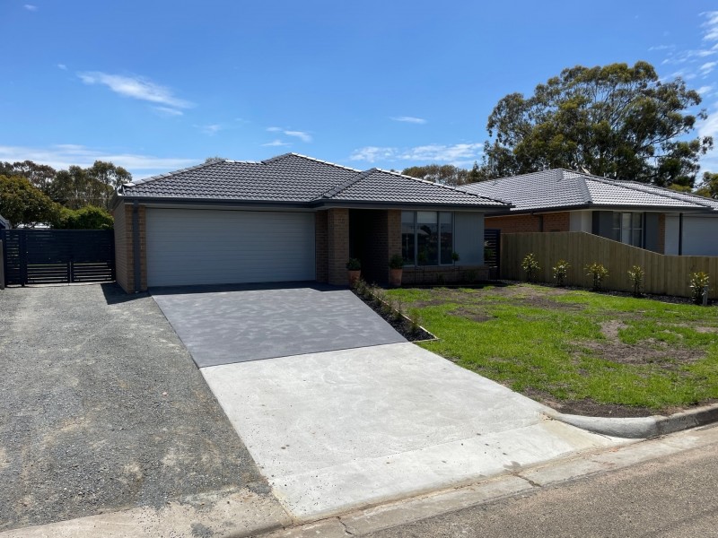 5 White Court, Eagle Point VIC 3878