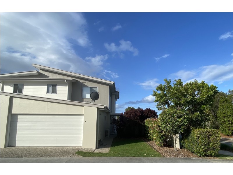 1/2 Photinia Crescent, Mountain Creek QLD 4557