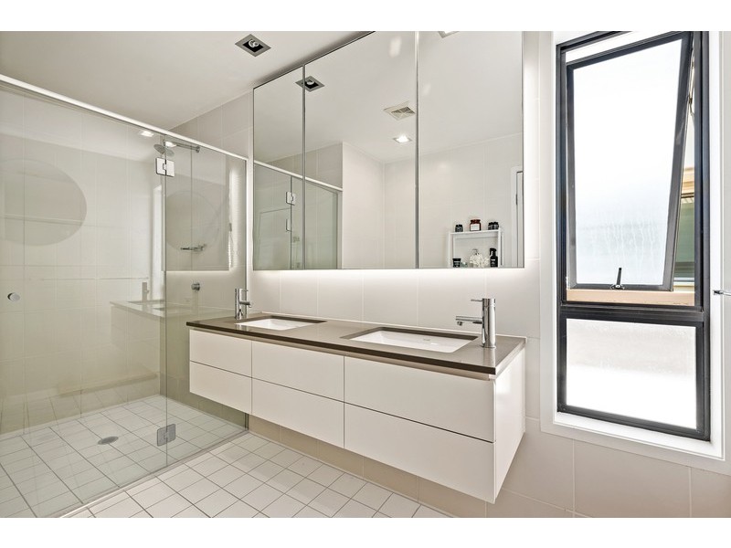 2 Shore Crescent, Bulimba QLD 4171